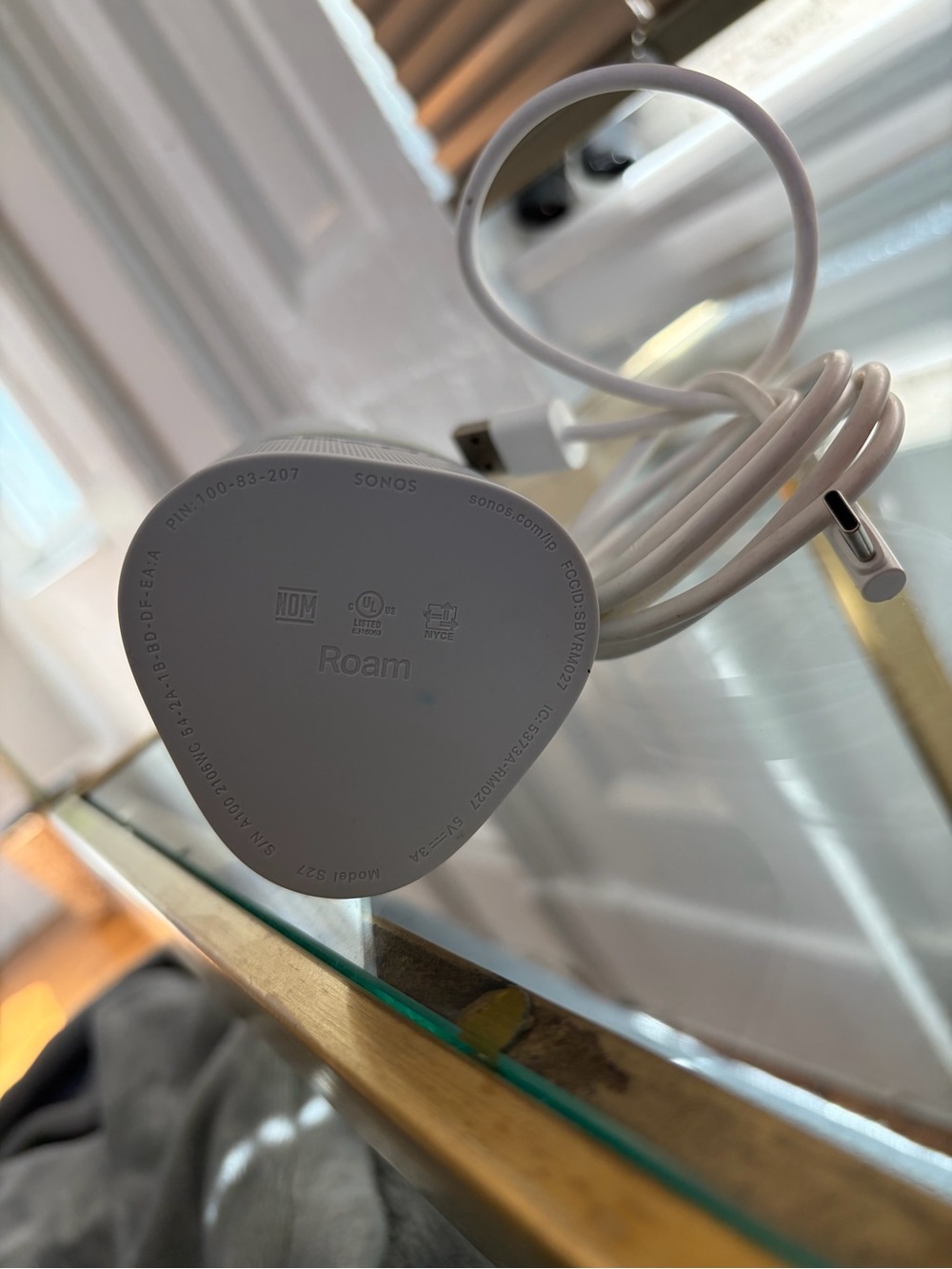 Sonos Roam White Portable Speaker S27 Gen 1 with USB charger - Picture 3 of 3